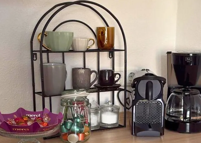 Stadtbuden Mit Charme - Kueche, Wohnzimmer, Kaffee- Und Teebar Und Garten *